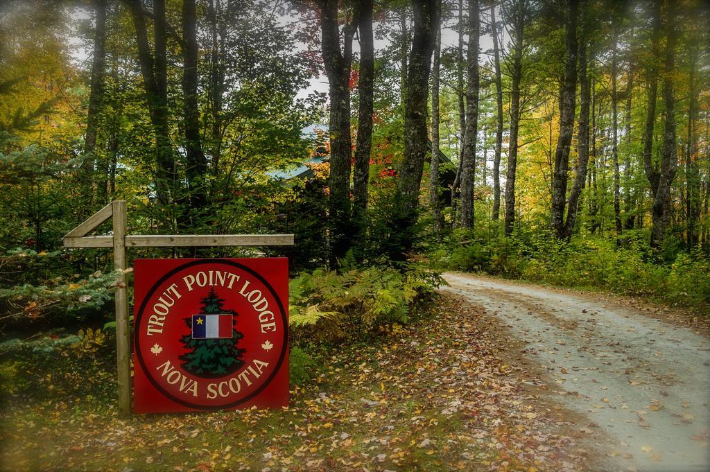 Trout Point Lodge Of Nova Scotia East Kemptville Exterior foto